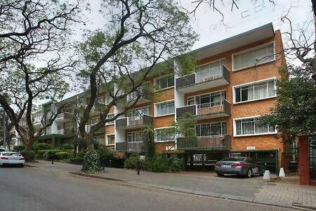Modern Apartment In Rosebank 요하네스버그 외부 사진