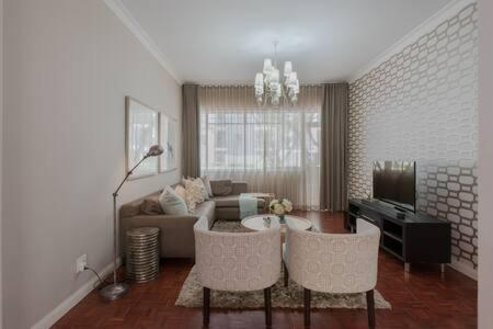 Modern Apartment In Rosebank 요하네스버그 외부 사진