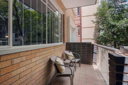 Modern Apartment In Rosebank 요하네스버그 외부 사진